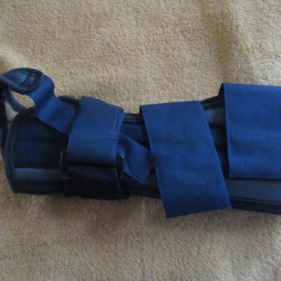 STAT wrist/arm splint w/stays, thumb anchor, wrist strap & wrap straps Sz S - Picture 2 of 2